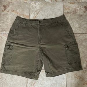 CHAPS Ralph Lauren men’s cargo shorts size 40 army green golf fish vacation boat
